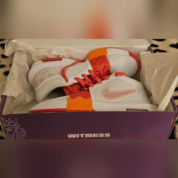 Nike LEBRON WITNESS VIII WOMENS 9 NWT - Picture 2 of 8